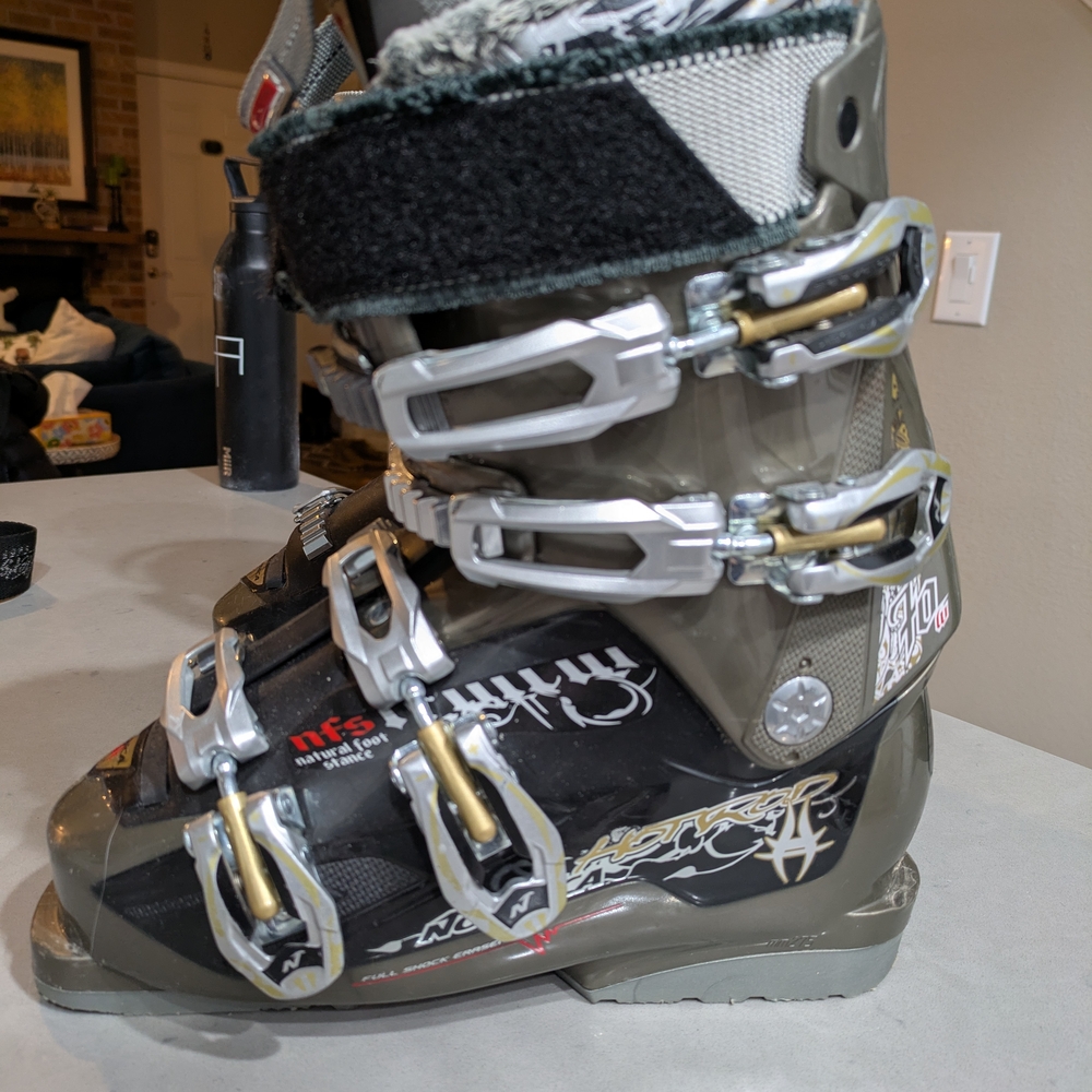 Nordica Hot Rod Ski Boots - women's size 23.5